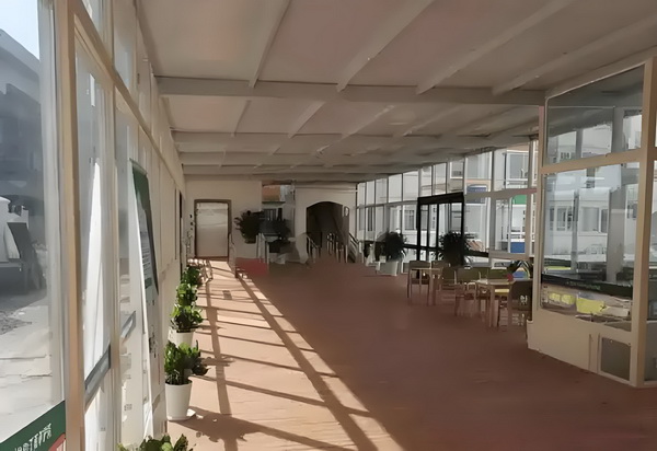 明星梦可以有，但不能是因为不想上学