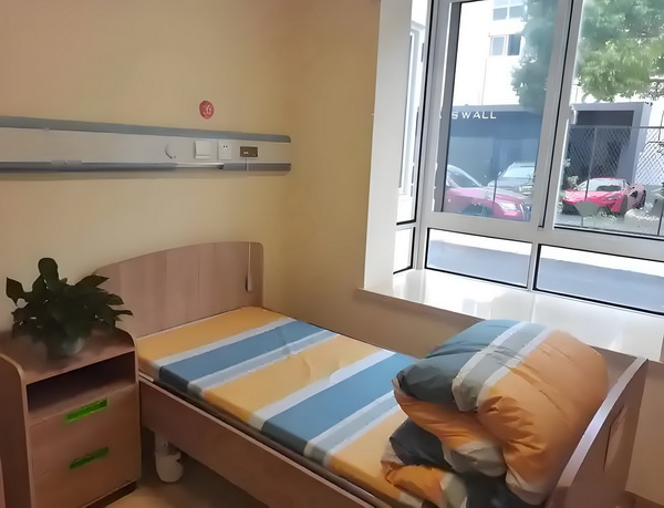 细节藏不住爱！白敬亭晒家意外暴露恋情？